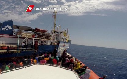 Migranti, a Palermo la nave con 52 salme