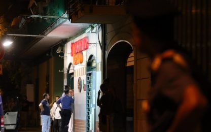 Napoli: cerca di sventare rapina, ucciso davanti alla figlia