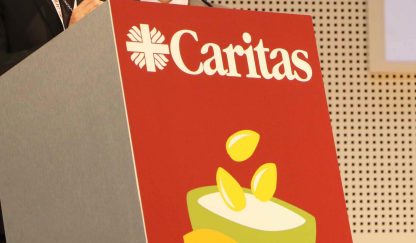 Migranti, minacce skinhead contro dieci sedi Caritas