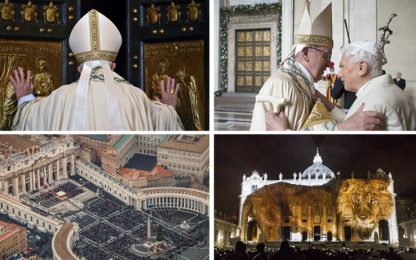 Papa Francesco apre la Porta Santa: "Abbandonate la paura"