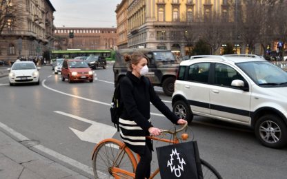 Continua l'allerta smog: Milano ferma le auto, a Roma targhe alterne