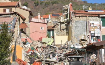 Crolla una palazzina nel Savonese: 5 morti