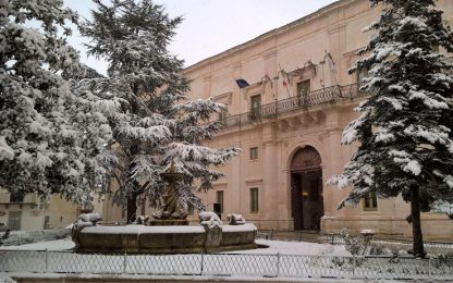 Freddo e neve sull’Italia, scuole chiuse in molti comuni al Centro-Sud