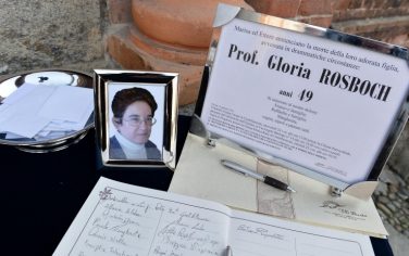 I funerali di Gloria Rosboch, l'insegnante uccisa lo scorso 13 gennaio e poi buttata nel pozzo di una ex discarica, dove il suo cadavere è stato ritrovato venerdì scorso, Castellamonte (Torino), 24 febbraio 2016. ANSA/ ALESSANDRO DI MARCO