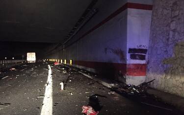 Scontro tra auto e camion sulla A3, muoiono 4 ventenni