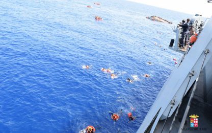Perde la mamma durante la traversata, bimba sbarca sola a Lampedusa