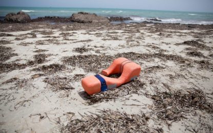 Migranti: 117 cadaveri sulla costa in Libia, 302 in salvo a Creta