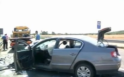 Taranto, scontro frontale tra auto: sei morti