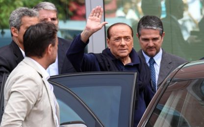 Berlusconi dimesso dall'ospedale: "È stata una prova molto dolorosa"