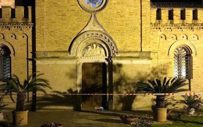 Fermo, due arresti per le bombe esplose davanti alle chiese