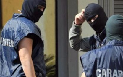 Terrorismo, espulso tunisino che inneggiava all’Isis sul web
