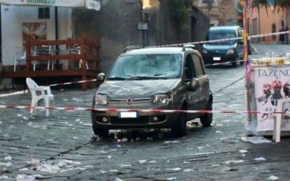 Auto sui passanti nel Sassarese: 32 feriti. Conducente accoltellato