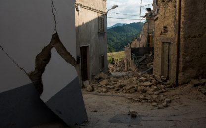 Terremoto, il bilancio delle vittime sale a 297