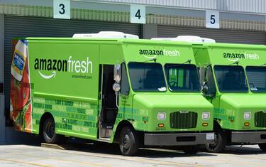 Dal latte alla frutta, la nuova sfida di Amazon: presto i mini-market