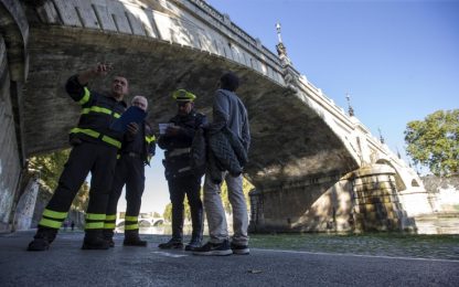 Terremoto: evacuato palazzo a Roma, ancora controlli nelle scuole