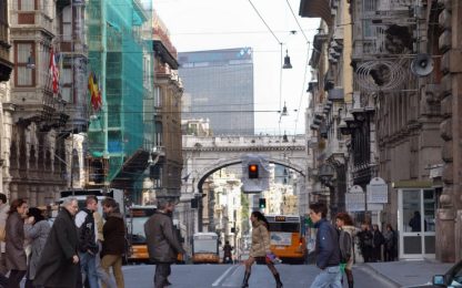 Genova, auto sbanda e travolge passanti: 5 feriti, uno è grave