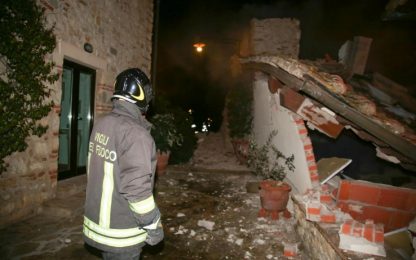 Esplosione a Firenze, crolla villetta: una vittima, tre feriti