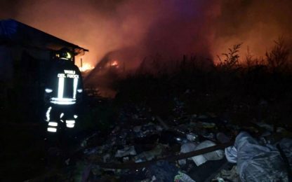 Foggia, bruciato vivo nella baraccopoli: l'incendio è doloso