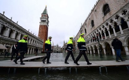 Venezia, banditi piercing e trucco pesante: nuove regole per i vigili