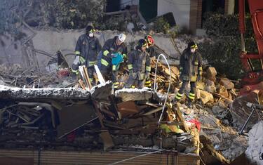 Roma, crolla palazzina ad Acilia: morte sotto macerie madre e figlia