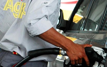 Benzina, i prezzi continuano a salire
