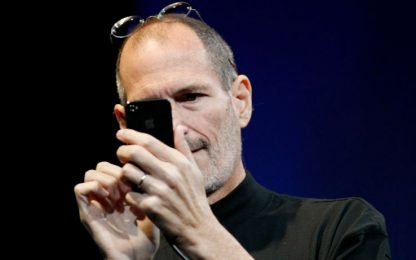 Apple, Steve Jobs presenta l'iPhone 4