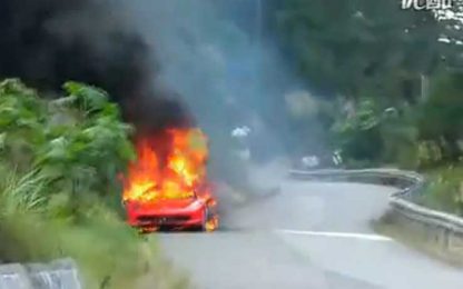Ferrari a fuoco su YouTube: maxi richiamo per 1248 auto