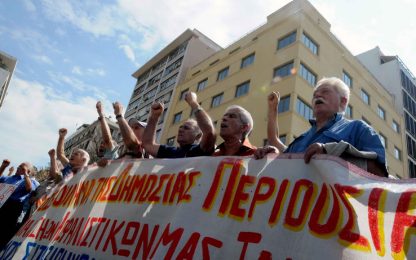 Crisi Grecia, Papandreou: avanti con l'austerità