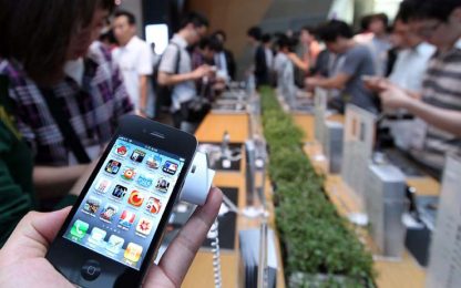 iPhone, Apple: "Modificheremo i programmi di localizzazione"