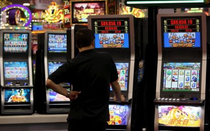 Giochi: tra poker online e slot machine raccolti 75 miliardi