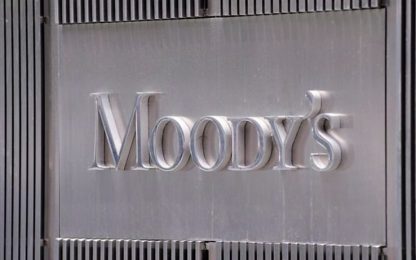 Moody's declassa la Francia: "Prospettive più incerte"