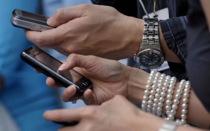 Telefonate, sms, internet: ora il roaming costa meno