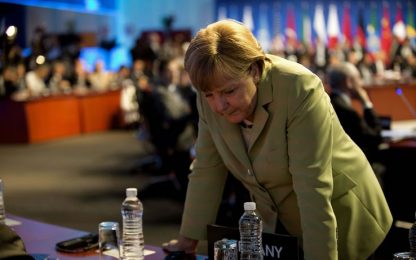 Crisi, Merkel boccia gli eurobond. Borse in picchiata