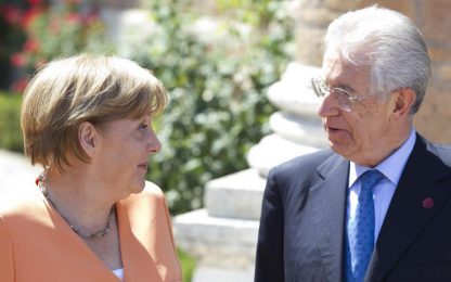 Monti-Merkel: "Tutto per proteggere l'euro. Agire subito"