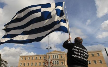 Grecia, pronti nuovi tagli per 13,5 miliardi