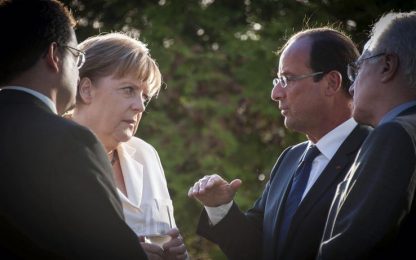Asse Merkel-Hollande: "La Grecia resti in Europa"