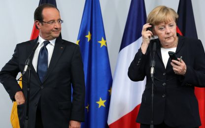 Crisi, tensione al vertice Ue: gelo tra Merkel e Hollande