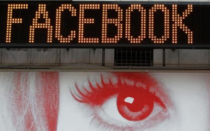 Tra bachi e profili ombra, Facebook sotto tiro
