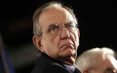 Padoan: "Segni di ripresa ma sono ancora deboli"