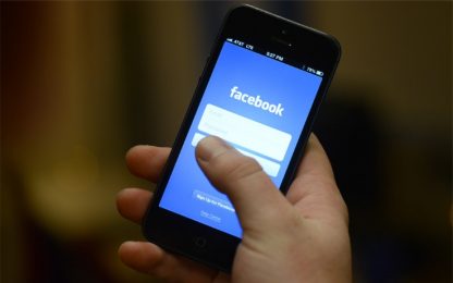 Facebook apre all'uso di pseudonimi: test da dicembre