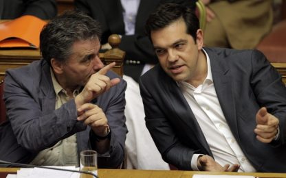Grecia, ok al prestito ponte da 7 mld. Tsipras pensa al rimpasto