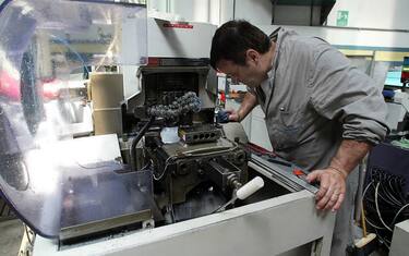 Istat: a luglio la disoccupazione scende al 12%. Rivisto al rialzo il Pil: +0,3%