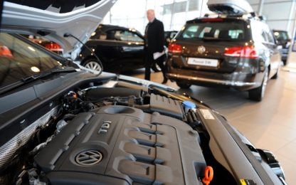 Volkswagen, nuove accuse: truccati anche motori più potenti. Gruppo nega
