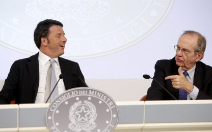 Il governo vara la manovra, Renzi: "Niente fregature, le tasse vanno giù"