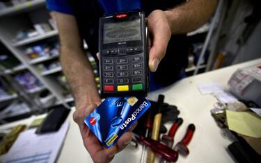 Stabilità, bancomat e carte di credito anche per il cappuccino 