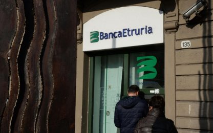 Pensionato suicida, perquisizioni Gdf nella sede di Banca Etruria