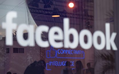 Il garante della privacy a Facebook: "Stop ai fake e più trasparenza"