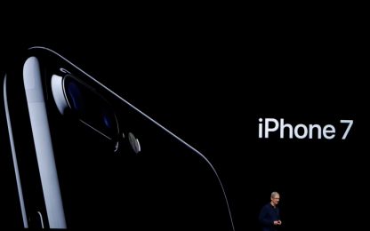 Apple, ecco l'iPhone 7: a prova d'acqua e senza jack