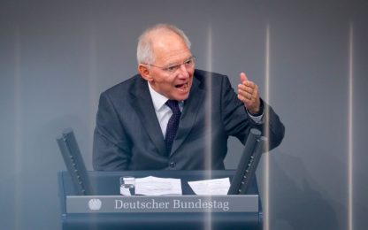Schäuble: "Ue controlli i bilanci". Renzi: "Cominciamo dalla Germania"