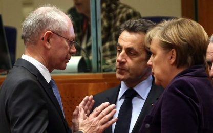 Merkel-Sarkozy: "Niente fondi a chi non rispetta le regole"